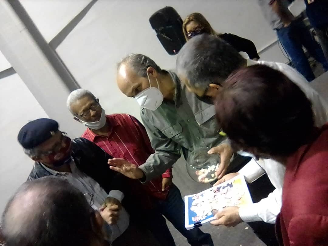 Con gran éxito la Fundación Escuela Venezolana de Planificación bautizo el libro “De la Paz a la Victoria”. Con gran éxito la Fundación Escuela Venezolana de Planificación bautizo el libro “De la Paz a la Victoria”.