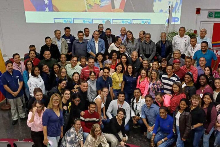 Vicepresidente Menéndez clausura Taller de Planificación Popular para las UTPP
