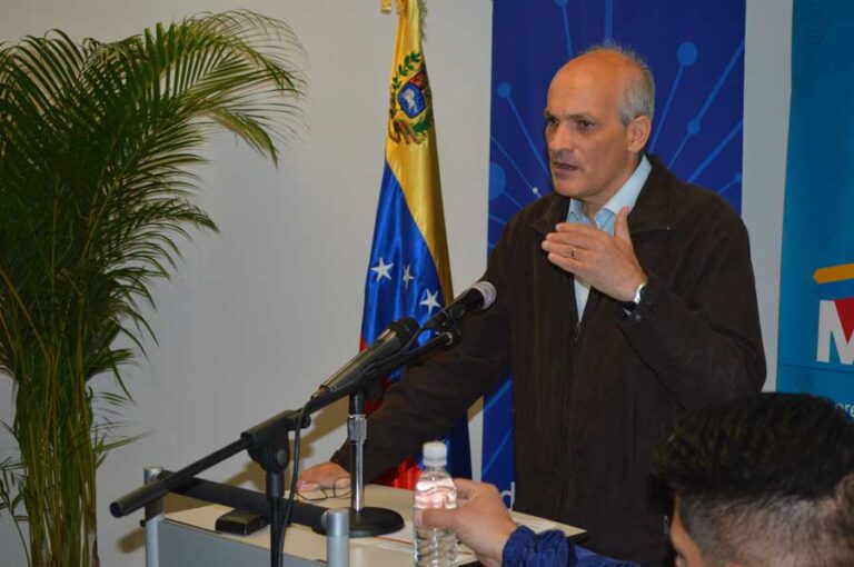 El que no esté vinculado al tema de los circuitos comunales, no está en la esfera del desarrollo desde el punto de vista de la Revolución Bolivariana