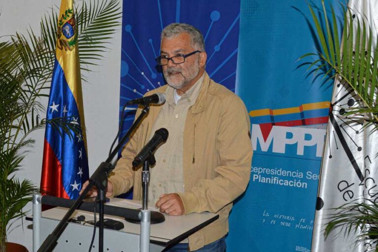 “No copiemos gobiernos de ninguna otra parte, desarrollamos el nuestro propio” Ricardo Molina