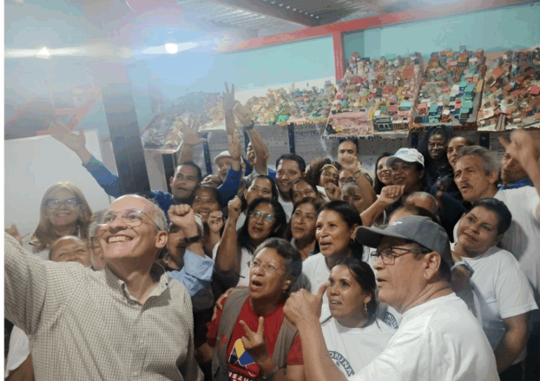 Comuna «Renacer de Vista Alegre» en Caracas Celebra Avance del 95% en su Agenda Concreta de Acción; Maduro Destaca el Poder Popular.