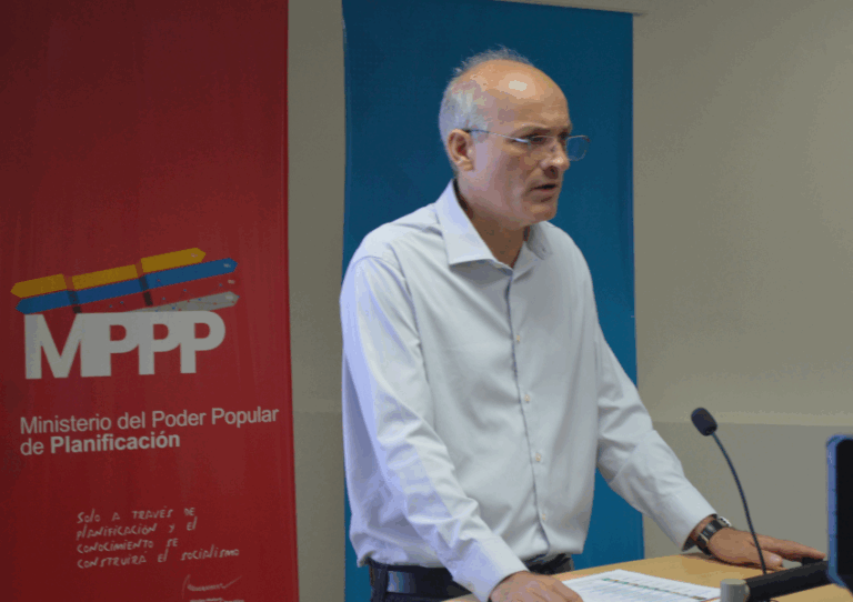 Vicepresidente Ricardo Menéndez destaca el Plan de la Patria como «instrumento de lucha» en masiva jornada de formación